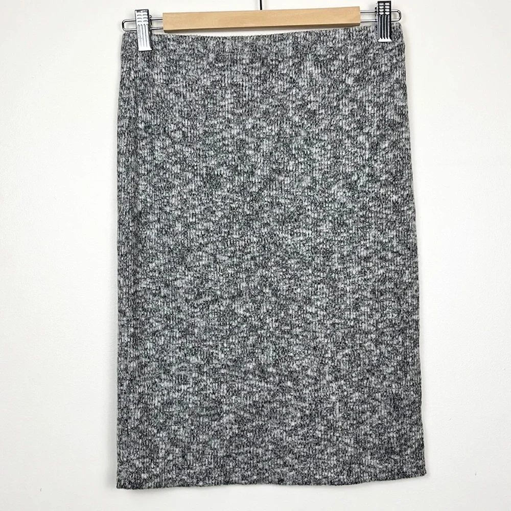 EXPRESS Ribbed Soft Stretchy Skirt - Picture 5 of 9